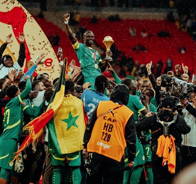 非洲杯夺冠！总统宣布：球员12万美元+1500平米土地 全国放假|塞内加尔|达喀尔|奖金|马内|帕佩_新浪体育_新浪新闻