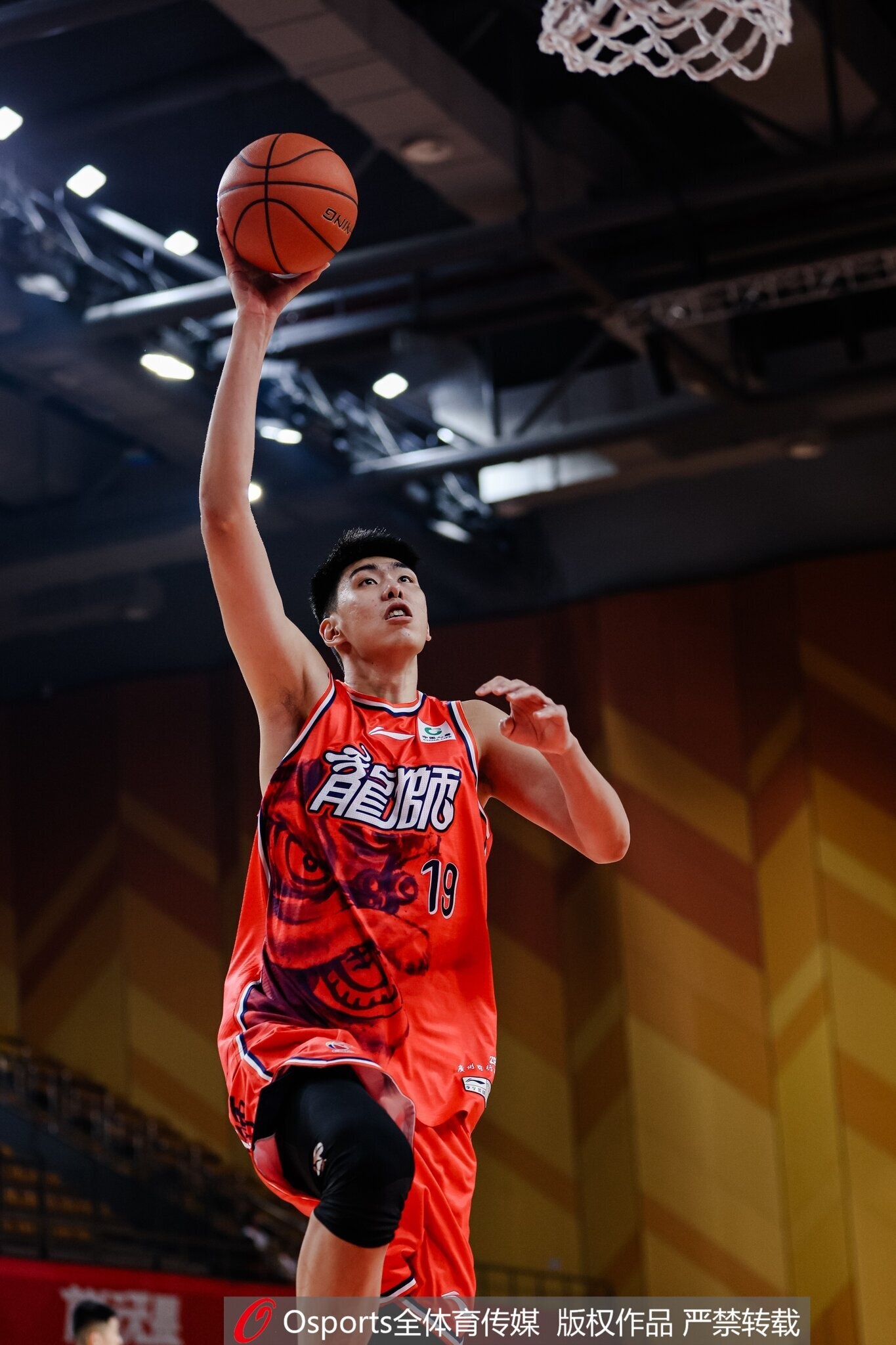 注册领彩金-17分10板4帽！媒体人：徐昕威风八面 确实是全明星中锋的水准