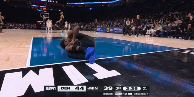 kaiyun 官网-森林狼又伤一人：爱德华兹落地左膝过度伸展受伤 被队友搀扶离场